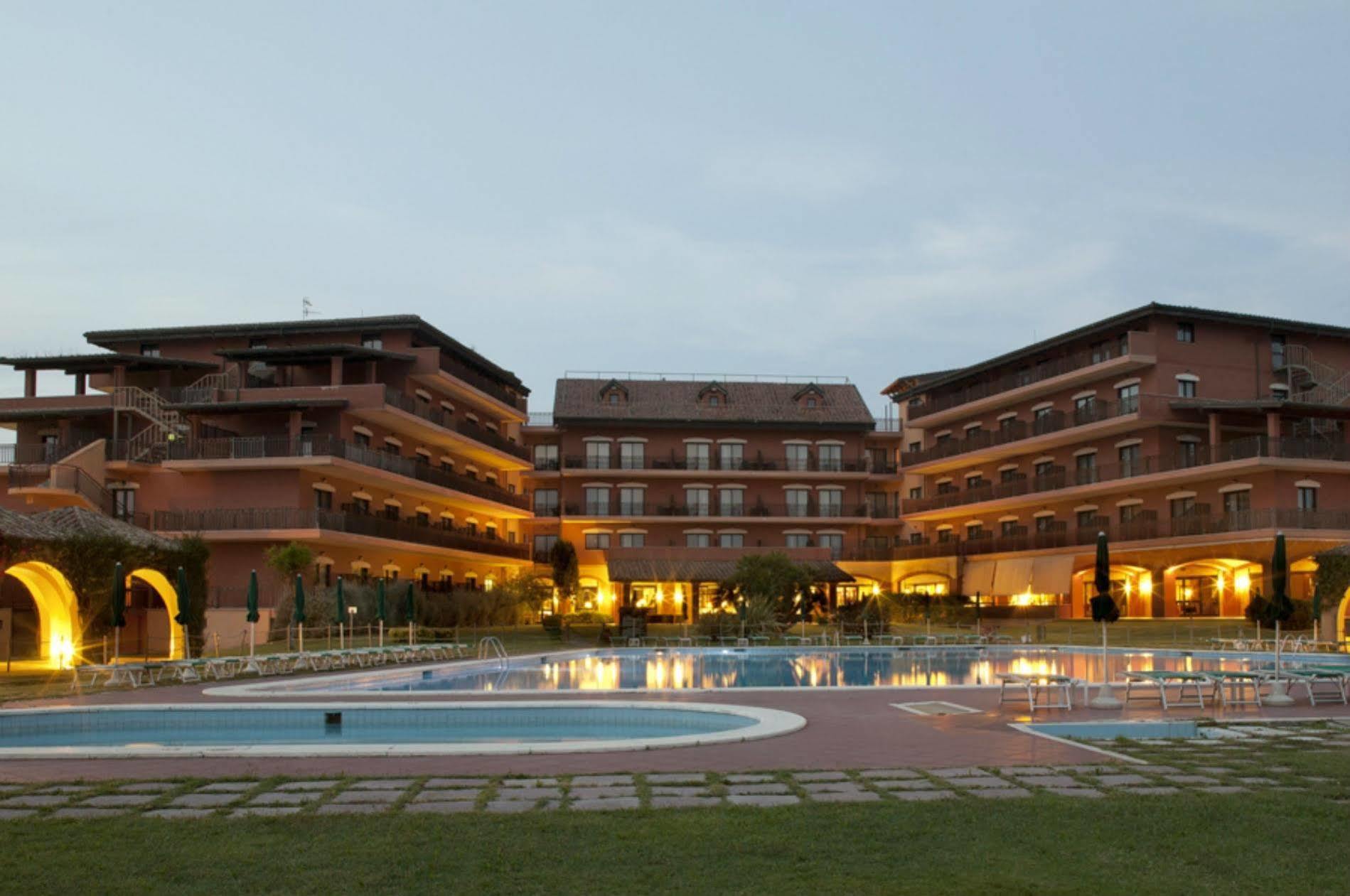 Resort Marina Di Castello Golf & Spa Castel Volturno Exterior photo